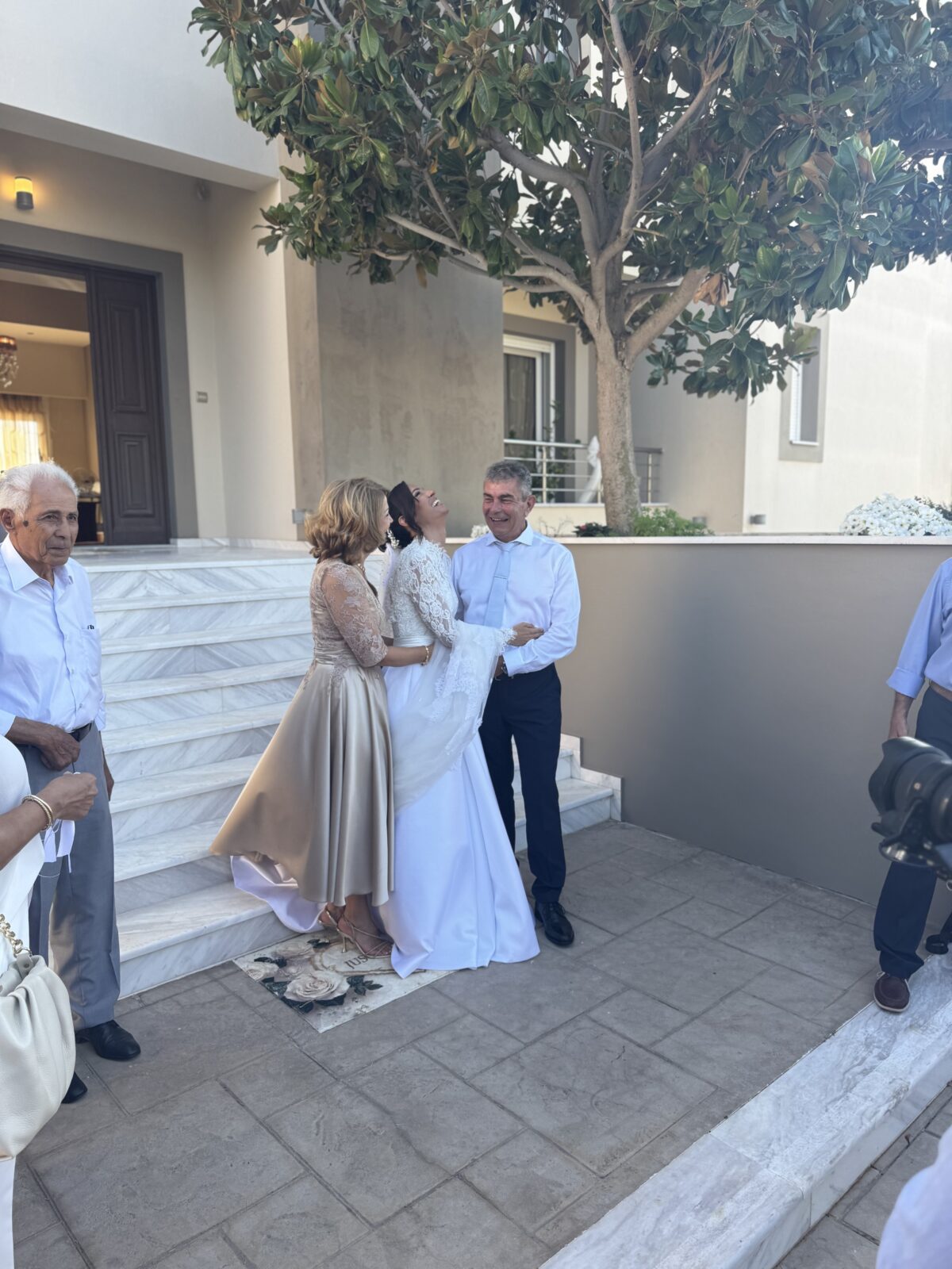 0xhM7GGydyOg-IMG_8004